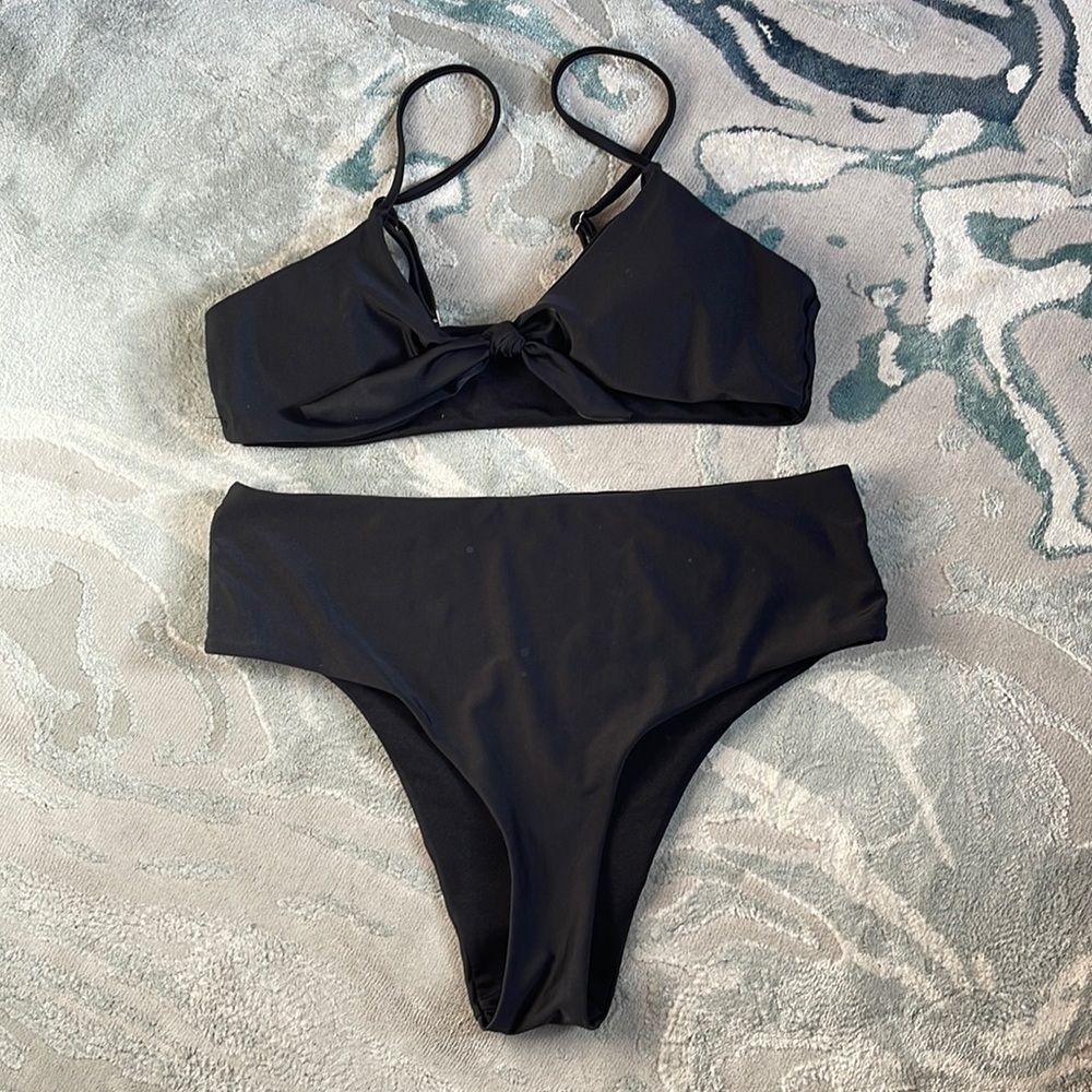 Black bikini set
